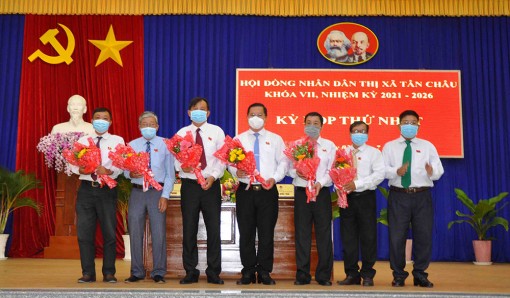 Kỳ họp lần thứ nhất, HĐND TX. Tân Châu xem xét quyết định nhân sự HĐND, UBND