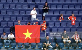 Ấn tượng cờ đỏ sao vàng của Việt Nam trên sân vận động Gazprom Arena