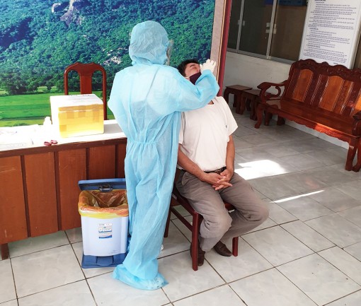 An Giang: Xét nghiệm COVID-19 cho cán bộ, giáo viên, nhân viên tham gia tổ chức kỳ thi tốt nghiệp THPT