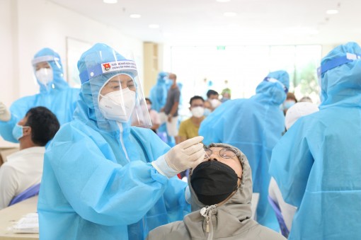 Vượt mốc 20 nghìn ca COVID-19, cả nước đồng lòng chống dịch
