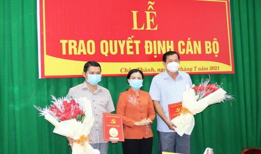 Huyện ủy Châu Thành trao quyết định cán bộ
