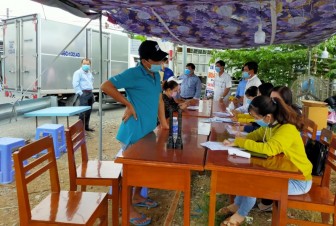 Huyện Phú Tân trưng dụng cán bộ, công chức, viên chức, người lao động hỗ trợ công tác phòng, chống dịch COVID-19