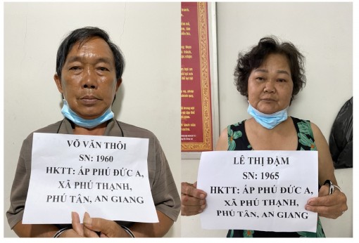 Cả nhà mua bán ma túy bị bắt
