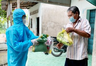 “Chuyến xe 0 đồng” đến với hơn 1.000 hộ khó khăn ở thị trấn Tịnh Biên