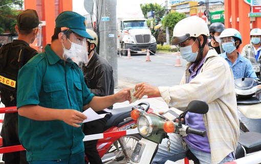 TP. Long Xuyên tiếp tục tìm người liên quan đến 2 ca bệnh COVID-19