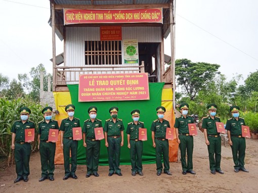 Bộ đội Biên phòng An Giang trao quyết định thăng quân hàm, nâng bậc lương  106 quân nhân chuyên nghiệp