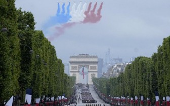 Lễ diễu binh mừng Quốc khánh Pháp đậm sắc màu chống COVID-19