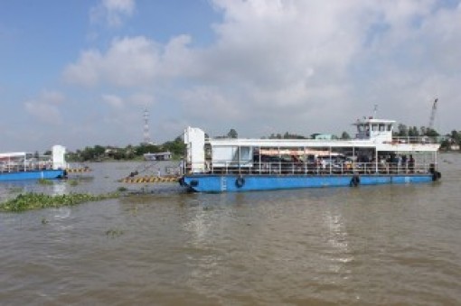 Tìm người có tiếp xúc với trường hợp mắc COVID-19 đi trên phà Châu Giang