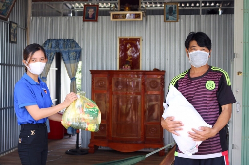 Thêm trên 400 suất quà đến tận tay người nghèo mùa dịch
