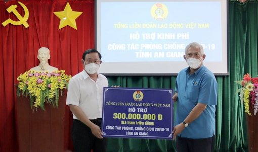Tổng Liên đoàn Lao động Việt Nam ủng hộ quỹ Phòng, chống COVID-19 tỉnh An Giang 300 triệu đồng