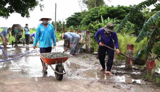 “Biệt đội vá đường” thầm lặng