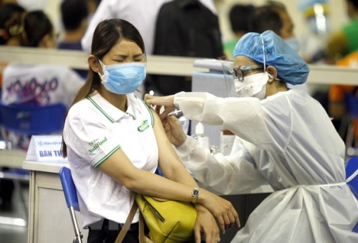 Bộ Y tế hỏa tốc yêu cầu đẩy nhanh tiêm chủng vaccine phòng COVID-19