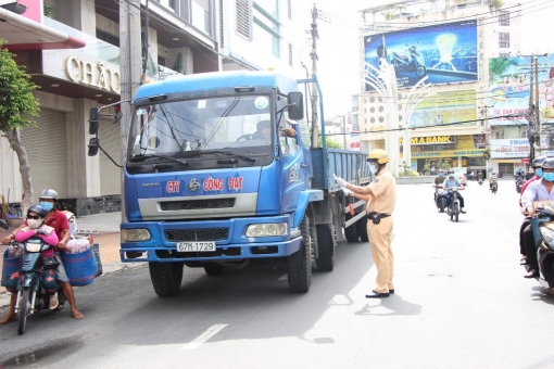 An Giang tăng cường phòng, chống dịch bệnh COVID-19 đối với lái xe, phụ xe và người theo cùng