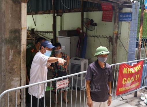 Hà Nội tiếp tục ghi nhận 12 ca dương tính mới, có 2 người trong một nhà ở Thanh Nhàn