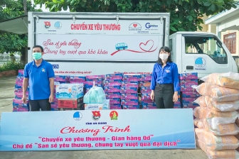 “Chuyến xe yêu thương” của Tỉnh đoàn An Giang hỗ trợ người dân huyện An Phú