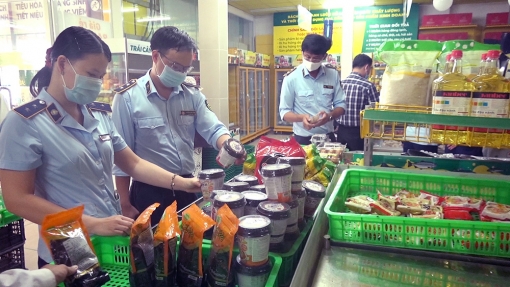 Cục Quản lý thị trường An Giang công bố đường dây nóng tiếp nhận tin báo phản ánh đầu cơ, găm hàng, tăng giá, hàng giả