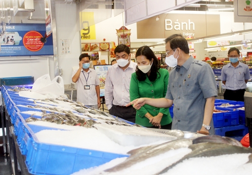 Bí thư Tỉnh ủy An Giang Lê Hồng Quang khảo sát việc cung ứng hàng hóa phục vụ người dân