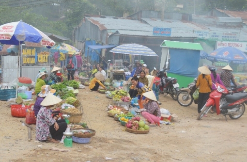 Tạm dừng hoạt động chợ Mây trên núi Cấm