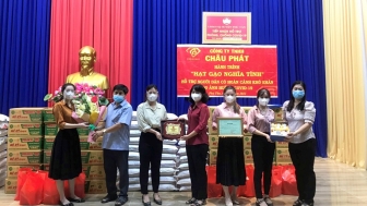 Phú Tân tiếp nhận ủng hộ quỹ Phòng, chống dịch COVID-19