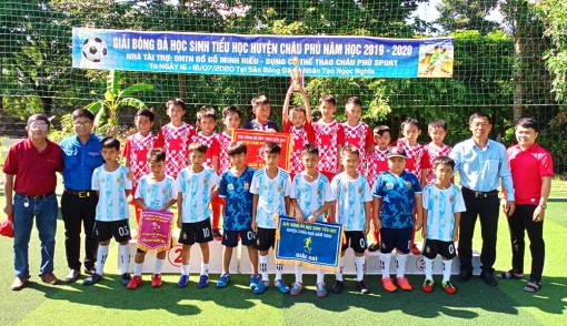 “Ươm mầm” cho bóng đá phong trào