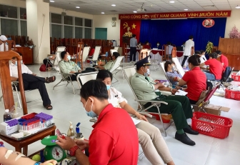 Ngày 26-7, Bệnh viện Đa khoa Trung tâm An Giang tổ chức tiếp nhận người dân đến tham gia hiến máu