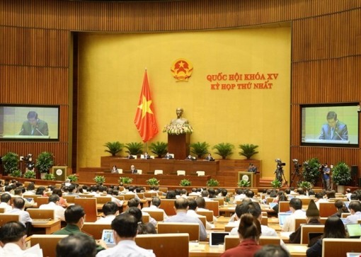 Quốc hội thông qua việc đưa nội dung phòng, chống COVID-19 vào Nghị quyết kỳ họp