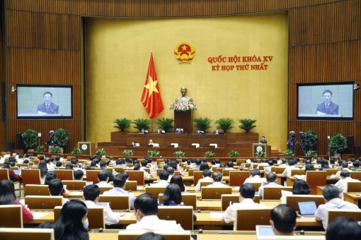 Ngày 25-7, Quốc hội tiếp tục làm việc tại hội trường thảo luận về tình hình kinh tế - xã hội