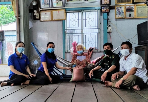 Bộ đội Biên phòng An Giang thăm các mẹ Việt Nam Anh hùng