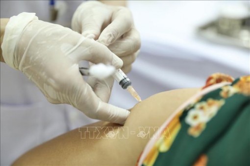 Tiêm thử nghiệm vaccine Nano Covax phòng COVID-19 mũi 2 giai đoạn 3