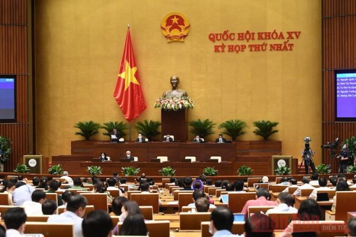 Quốc hội thông qua Nghị quyết về Kế hoạch phát triển kinh tế-xã hội 5 năm