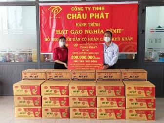 Mặt trận các cấp huyện Châu Phú tiếp nhận và vận động các nguồn lực hỗ trợ phòng, chống dịch bệnh COVID-19