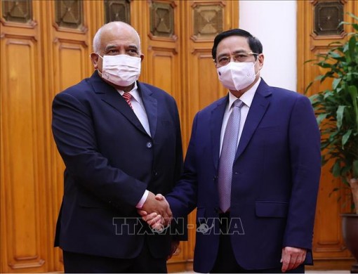 Thủ tướng tiếp Đại sứ Cuba, trao quà của Việt Nam tặng nhân dân Cuba