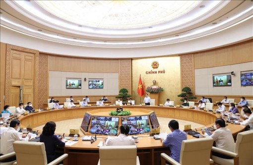 Thủ tướng chủ trì hội nghị triển khai Nghị quyết của Quốc hội về phòng, chống dịch COVID-19