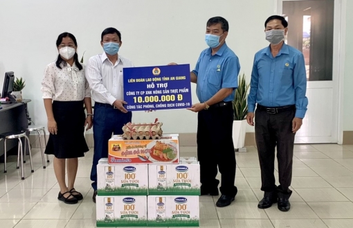 Liên đoàn Lao động (LĐLĐ) tỉnh An Giang thăm, tặng quà doanh nghiệp “3 tại chỗ”