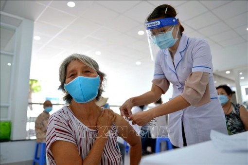 Điều chỉnh quy trình tiêm vaccine phòng COVID-19 phù hợp với tình hình thực tiễn