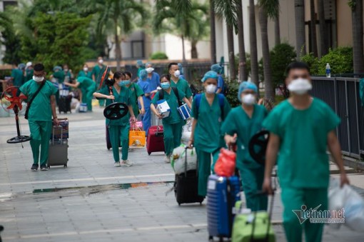 Thủ tướng: Chi viện ngay nhân lực cho địa phương có nhiều ca nhiễm, bệnh nặng