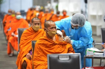 COVID-19 tại ASEAN hết 1-8: Vượt 150.000 ca tử vong; Campuchia tiêm trộn vaccine mũi 3