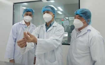 Xem xét cấp phép khẩn cấp vaccine COVID-19 "made in Vietnam" đầu tiên trong tháng 8