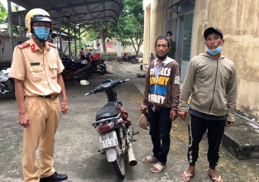 Công an TP. Châu Đốc bắt 2 đối tượng điều khiển xe mất trộm vượt chốt kiểm dịch COVID-19