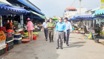 Bí thư Huyện ủy Tịnh Biên Phan Văn Cường kiểm tra công tác phòng, chống dịch COVID-19 trên địa bàn huyện