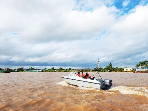 Những chiến sĩ phòng, chống dịch trên sông