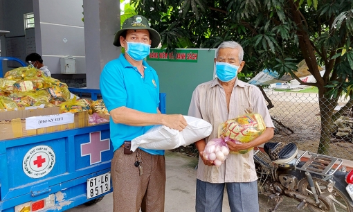 UBND xã An Hảo vận động khoảng 500 triệu đồng hỗ trợ lương thực, thực phẩm cho người dân