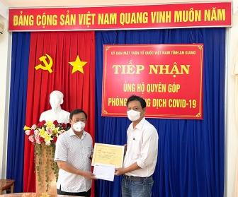 Công ty TNHH MTV Môi trường Vạn Hưng Tùng hỗ trợ Quỹ Phòng, chống dịch COVID-19 tỉnh An Giang 300 triệu đồng