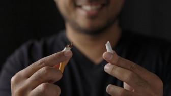 Bỏ hút thuốc khi đã bị ung thư phổi vẫn mang lại lợi ích