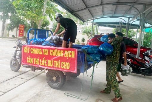 Trạm kiểm soát Biên phòng Cửa khẩu Khánh Bình tổ chức “Chuyến xe nghĩa tình 0 đồng”