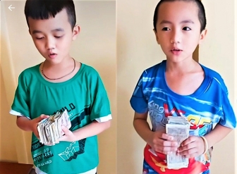 2 bé trai ở TP. Châu Đốc đập ống heo ủng hộ Quỹ Phòng, chống dịch COVID-19