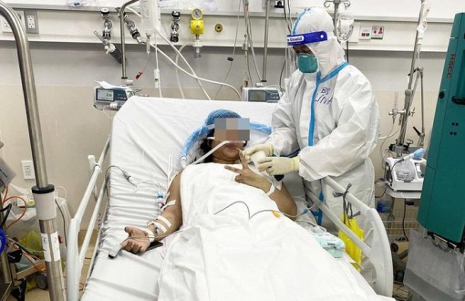 Bác sĩ F0 sinh con khỏe mạnh nhờ cuộc gọi lúc 3h sáng