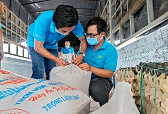 Liên đoàn Lao động tỉnh An Giang tặng hơn 14 tấn thực phẩm cho người lao động tỉnh Đồng Nai