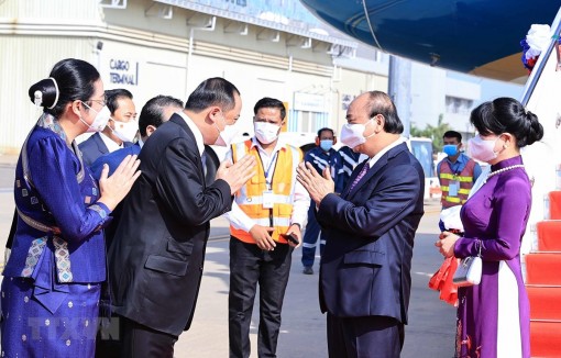 Lễ đón chính thức Chủ tịch nước Nguyễn Xuân Phúc và Phu nhân thăm Lào