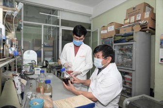 Việt Nam thử nghiệm thuốc điều trị COVID-19 từ thảo dược